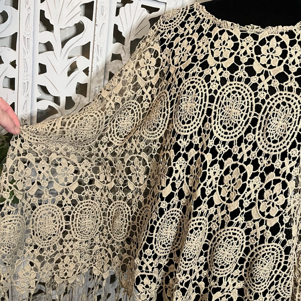 CATO CREATIVE TAN CROTCHET CIRCULAR & FLORAL DETAIL WITH FRINGE LIGHT PONCHO TOP - Picture 4 of 10